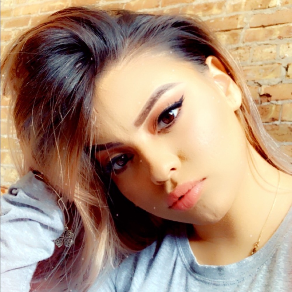 Meet your Posher, Paola